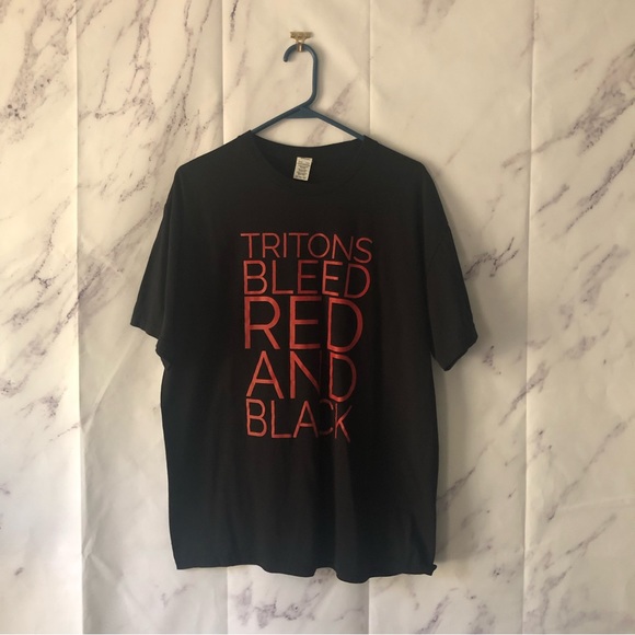 TRITONS BLEED RED AND BLACK SHORT SLEEVE T-SHIRT MENS LARGE - Picture 1 of 6